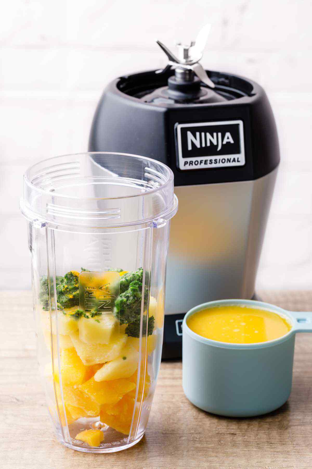 Mango Pineapple Green Smoothie